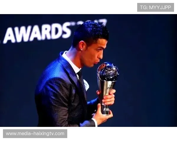 世界足坛7号球星盘点：从贝利到C罗的传奇之路