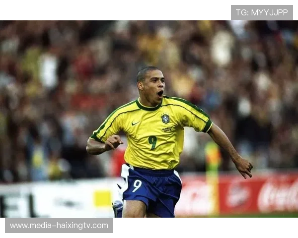 左撇子足球明星的非凡之路：从天赋到传奇成就的成长历程