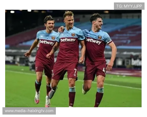 足球球星与搞笑汉堡的奇妙碰撞谁能在球场上笑到最后